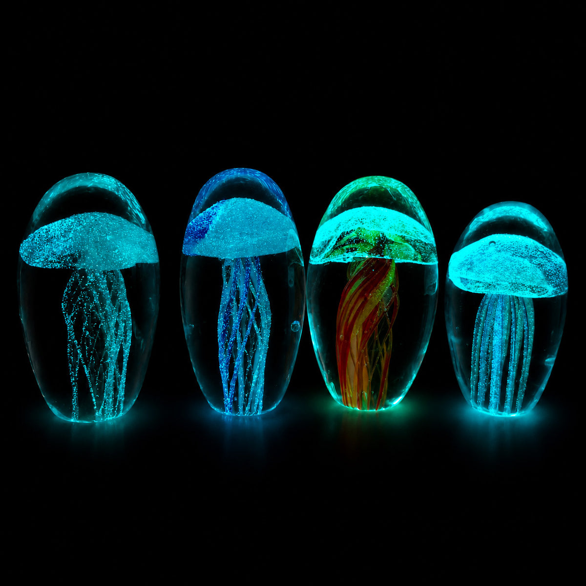 Handmade Glass Glow-in-the-Dark Jellyfish Ornament, Glass Paperweight, Ocean-Style Desk Decoration, Wholesale